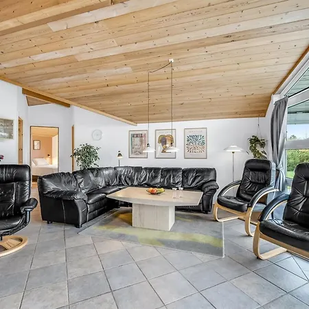 Ingbritt - 700m To The Fjord By Interhome